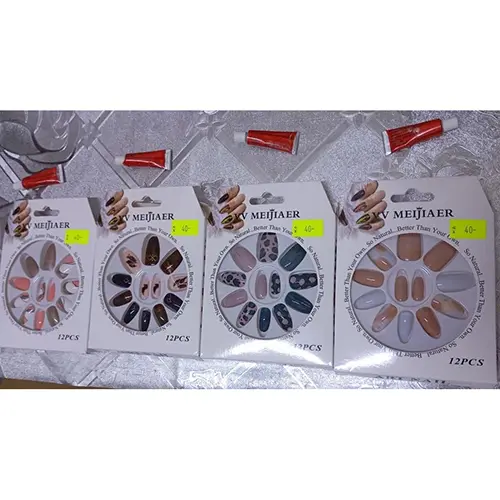 Foto del aviso oficial: VV MEIJIAER VV MEIJIAER 12 Designer Nails Set Uñas falsas con pegamento — riesgo: Riesgos químicos