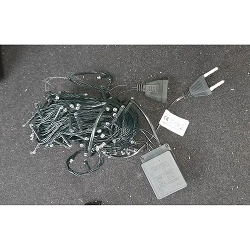 Foto do aviso oficial: Lampki choinkowe led Corrente de iluminação — risco: Choque elétrico (SR/03134/25)