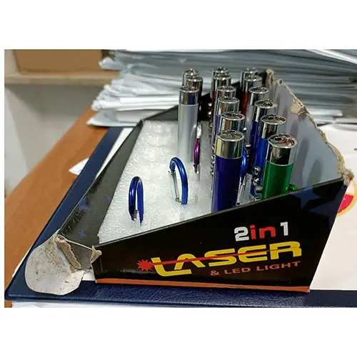 Foto aus der offiziellen Meldung: 2 in 1 Laser e luce Laserpointer — Risiko: Verbrennungen & Sehschaden (SR/03147/25)