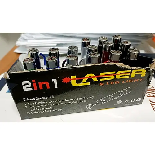 Foto aus der offiziellen Meldung: 2 in 1 Laser e luce Laserpointer — Risiko: Verbrennungen & Sehschaden (SR/03147/25)