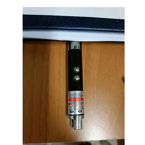 Foto aus der offiziellen Meldung: 2 in 1 Laser e luce Laserpointer — Risiko: Verbrennungen & Sehschaden (SR/03147/25)