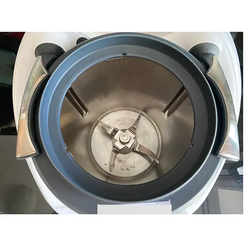 Foto uit de officiële melding: Mixtopfdeckel für TM5 und TM6 mit großer Öffnung Mengkomdeksel — risico: Snijwonden