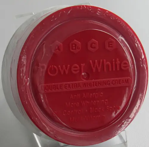 Foto do aviso oficial: Power White DOUBLE EXTRA WHITENING CREAM Creme para clarear a pele — risco: Químico