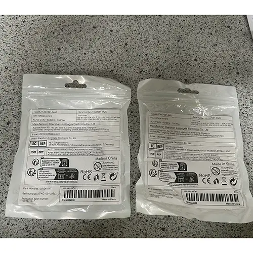 Foto aus der offiziellen Meldung: Power Adapter Netzteil — Risiko: Elektrischer Schlag
