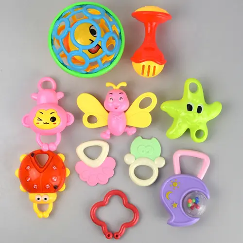 Foto aus der offiziellen Meldung: YALI TOYS műanyag csörgő készlet Rassel-Set — Risiko: Ersticken