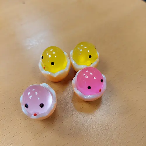 Photo from the official notice: 10pcs Eggshell Chicken-Shipped plastic toy — choking risk