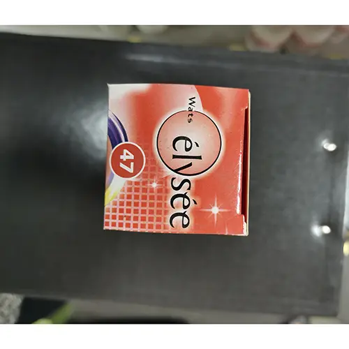 Foto aus der offiziellen Meldung: Wats élysée HAIR COLOR MOUSSE 47 měděná Haarfärbemousse — Risiko: Chemikalie