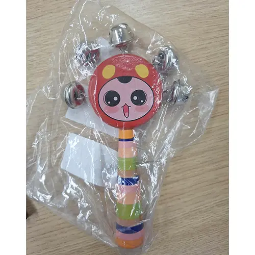 Foto do aviso oficial: Orff Musical Instrument-Smiley Rattle Chocalho de brinquedo — risco: Engasgamento