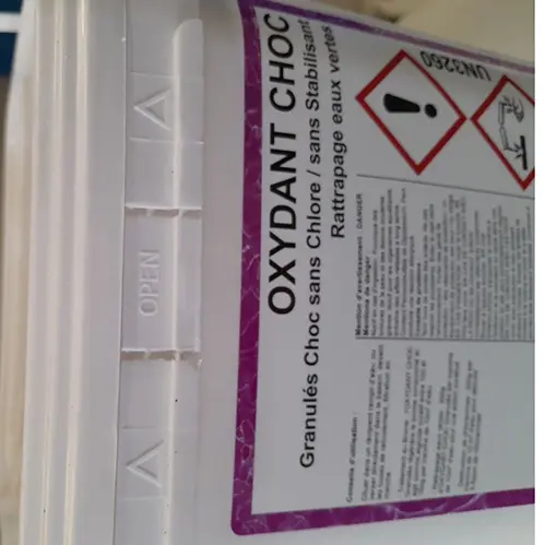 Foto aus der offiziellen Meldung: Age de l'eau Oxygène actif, oxydant choc Pool-Wasseraufbereitung — Risiko: Chemikalie