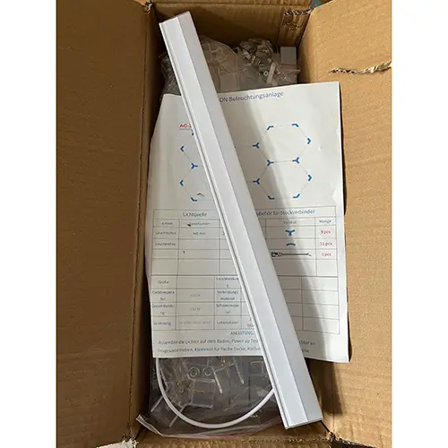 Photo from the official notice: 28x Hexagon LED Lampe Röhren Werkstatt Garage Wand Decken Leuchte Beleuchtung DE — electric shock risk