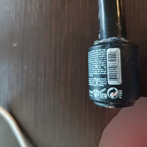 Foto uit de officiële melding: Purple Professional Top Coat Gel nagellak — risico: Chemische risico's