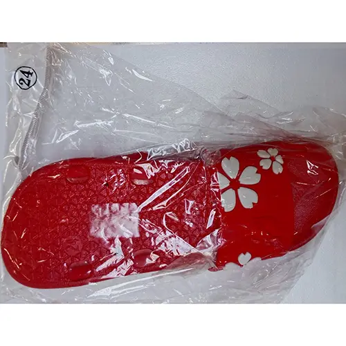 Foto dell’avviso ufficiale: Pantofole per bambini — rischio: Rischio chimico (SR/04017/25)