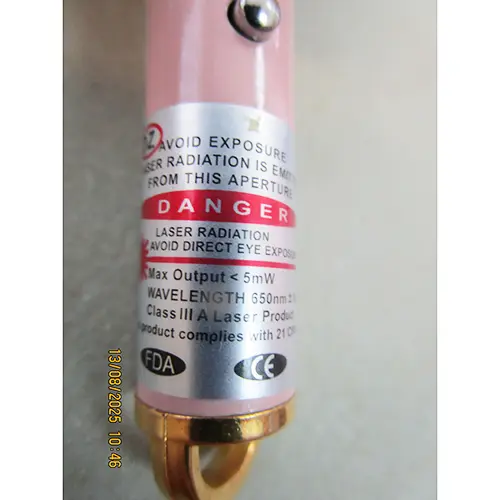 Foto aus der offiziellen Meldung: 3 in 1 LASER &amp; LED LIGHT Laserpointer — Risiko: Sehschaden