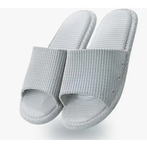 Foto aus der offiziellen Meldung: AYYDMY Chaussures de bain confortables,chaussons antidérapants à séchage rapide pour hommes et femme Hausschuh — Risiko: Chemikalie