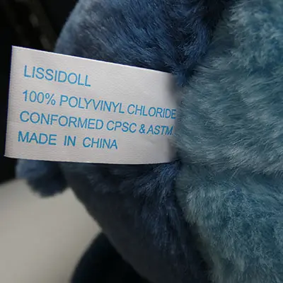 Foto do aviso oficial: Lissipuppe/Lissidoll Peluche Disney Stitch Canard Mignon 30cm Cadeau Brinquedo de pelúcia — risco: Engasgamento