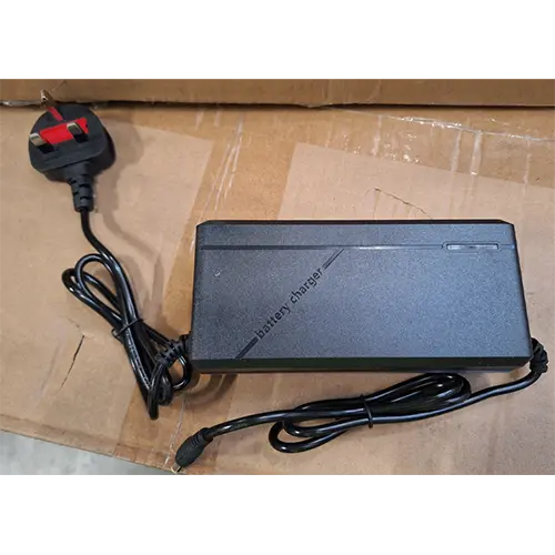 Foto aus der offiziellen Meldung: New Energy Batteries Charger Batterieladegerät — Risiko: Feuer