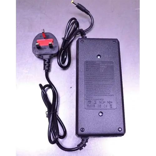 Foto aus der offiziellen Meldung: New Energy Batteries Charger Batterieladegerät — Risiko: Feuer