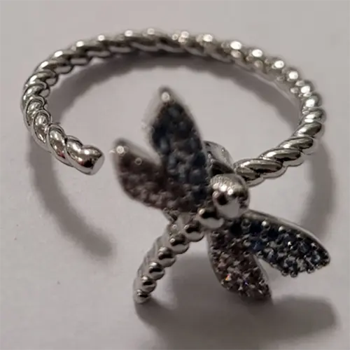 Foto uit de officiële melding: Silver Extendable Blue and Pink Butterfly Ring Uitschuifbare ring — risico: Chemische risico's