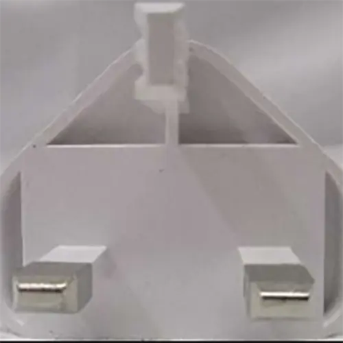 Foto aus der offiziellen Meldung: USB Power Adapter — Risiko: Elektrischer Schlag