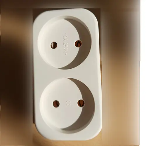 Foto do aviso oficial: PLASTROL Adaptador simples — risco: Choque elétrico