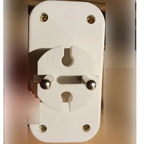 Foto do aviso oficial: PLASTROL Adaptador simples — risco: Choque elétrico