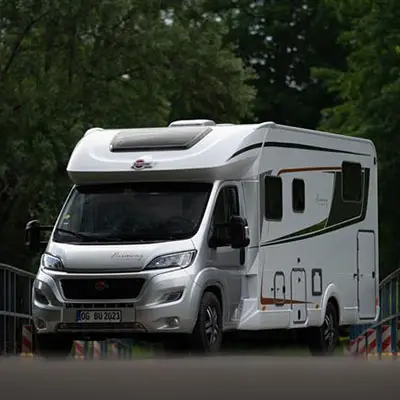 Photo de l’avis officiel: Bürstner CAMPEO, ELEGANCE, LIMITED, LINEO, LYSEO, TRAVEL VAN Camper van — risque: Blessures