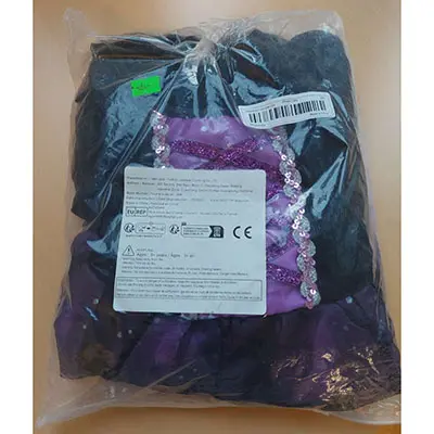 Photo from the official notice: Robe de sorcière à capuche violette avec manches trompette en dentelle noire et patchwork + chapeau fancy dres — burns & fire risk