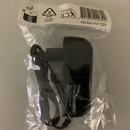 Foto aus der offiziellen Meldung: Evergreen labs Fake Ladegerät mit Geheimversteck: Diskretes Design, sicheres Versteck — Risiko: Elektrischer Schlag