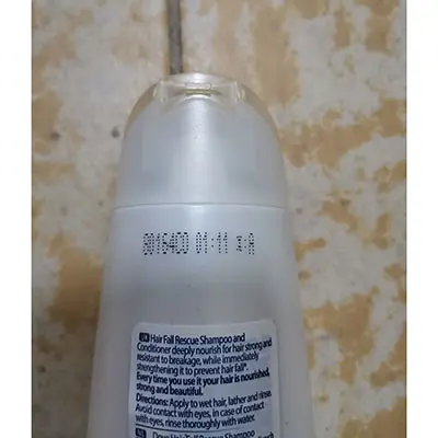Foto aus der offiziellen Meldung: Dove NUTRITIVE SOLUTIONS Hair Fall Rescue SHAMPOO WITH TRICHAZOLE ACTIVES — Risiko: Chemikalie