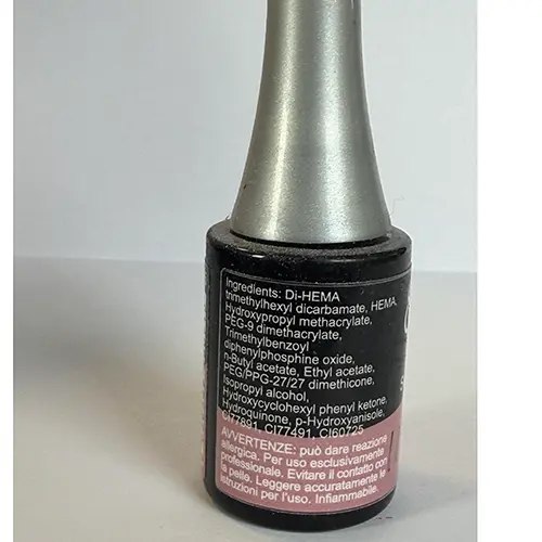 Foto aus der offiziellen Meldung: Estrosa Smalto gel semipermanente wild rose Gel-Nagellack — Risiko: Chemikalie