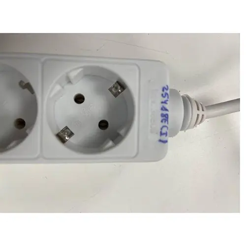 Foto do aviso oficial: Hama Power strip 6 way Chumbo da extensão — risco: Choque elétrico