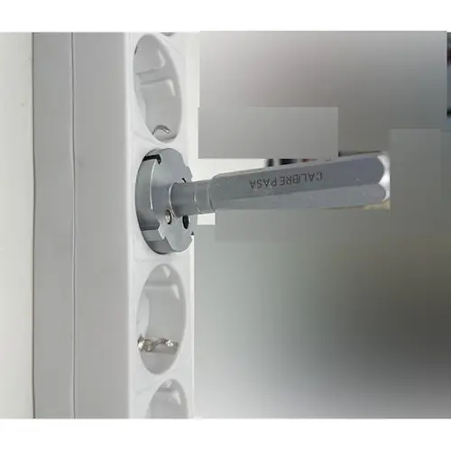 Foto do aviso oficial: Hama Power strip 6 way Chumbo da extensão — risco: Choque elétrico