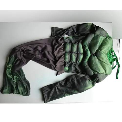 Photo from the official notice: Costume de super héros Hulk cosplay musculaire masque gants en peluche vetements d'Halloween fancy-dress costu — choking & strangulation risk