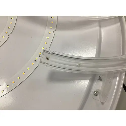 Photo de l’avis officiel: Trio LED Deckenleuchte Sella Plafonnier — risque: Brûlures