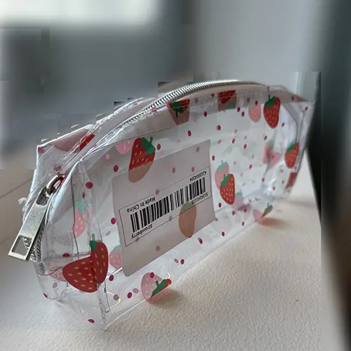 Photo de l’avis officiel: Strawberry pattern Étui à crayons — risque: Risque chimique