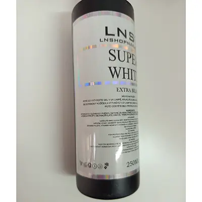 Foto uit de officiële melding: LNS LNSHOPNAILS.CZ Top gloss, SUPER WHITE EXTRA WHITE Gel nagellak — risico: Chemische risico's