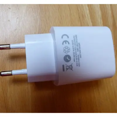 Foto aus der offiziellen Meldung: VIGUS B Chargeur secteur 1 port USB-C - Universel- pour tout appareil IOS &amp; Android- 3A - 20 W USB-Ladeger — Risiko: Elektrischer Schlag