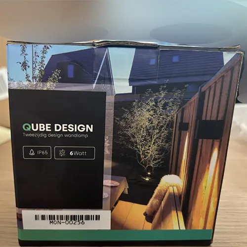 Foto do aviso oficial: QUBE DESIGN Tweezijdig design wandlamp Candeeiro de parede — risco: Choque elétrico