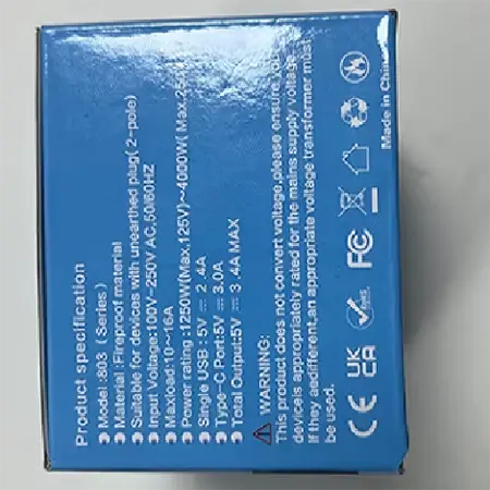 Foto uit de officiële melding: SIGRILL USB-voedingsadapter — risico: Elektrische schok (SR/01223/26)