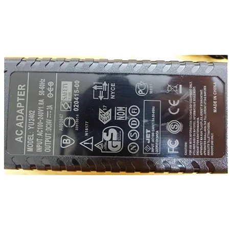 Foto aus der offiziellen Meldung: AC ADAPTATER Netzteil — Risiko: Elektrischer Schlag
