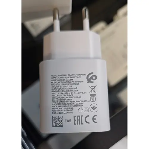 Foto aus der offiziellen Meldung: 25W PD Adapter USB-C Reiseadapter — Risiko: Elektrischer Schlag