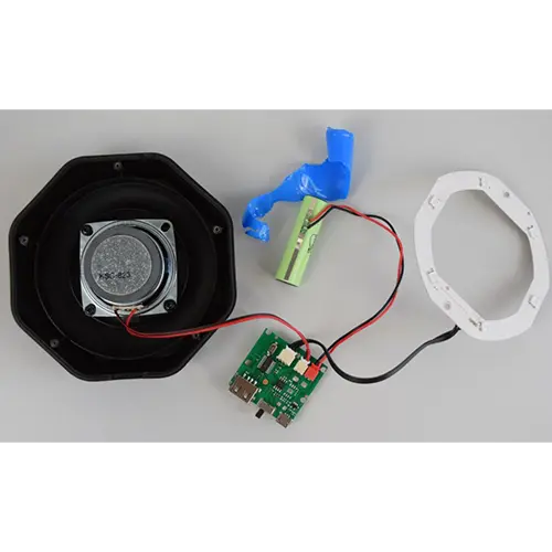 Photo from the official notice: KAKUSIGA WIRELESS SPEAKER — burns risk