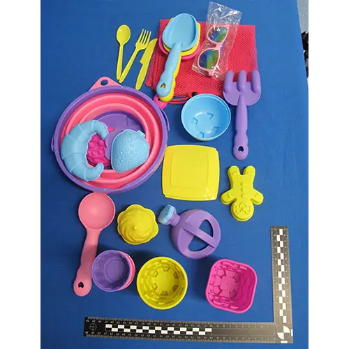 Photo from the official notice: Beach Toys plastic toy set — strangulation risk