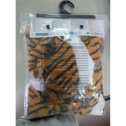 Photo from the official notice: Rubie's fancy-dress costume — choking risk