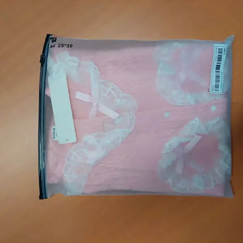 Foto do aviso oficial: Shein 2 pièces Ensemble barboteuse et chapeau en tricot doux pour bébé fille nouveau-né avec bordure Fato-maca — risco: Estrangulamento