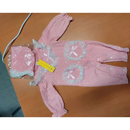 Foto do aviso oficial: Shein 2 pièces Ensemble barboteuse et chapeau en tricot doux pour bébé fille nouveau-né avec bordure Fato-maca — risco: Estrangulamento