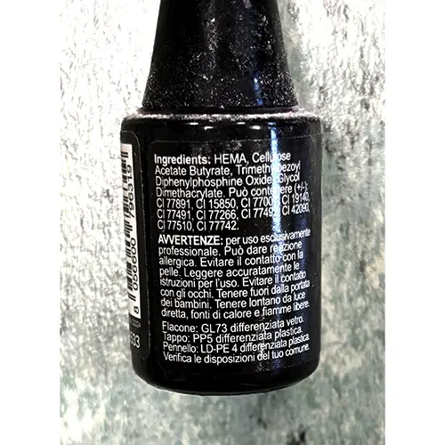 Photo de l’avis officiel: Estrosa Base Rubber Gel vernis à ongles — risque: Risque chimique (SR/01536/26)