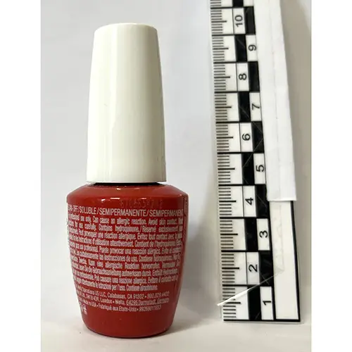 Foto uit de officiële melding: OPI Gel Color - Left Your Texts On Red Gel nagellak — risico: Chemische risico's