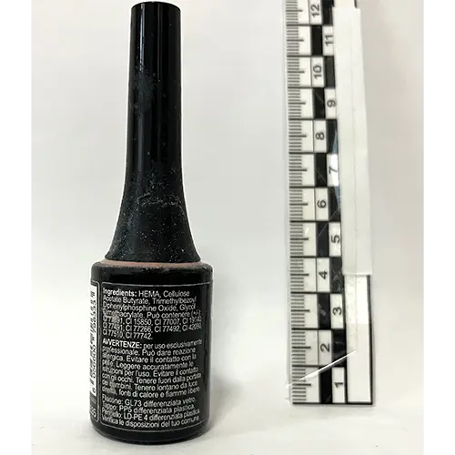 Photo de l’avis officiel: Estrosa Base Rubber Gel vernis à ongles — risque: Risque chimique (SR/01616/26)