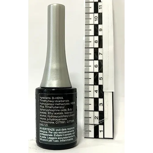 Photo de l’avis officiel: Estrosa Petrolio metallic Gel vernis à ongles — risque: Risque chimique